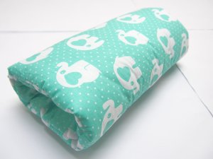 Poduszka do karmienia na rękę - Słonik serduszko miętowy